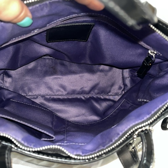 Coach Daisy Pop Optic Tote Bag
H1176 F17587 Black Signature
Appliqué - Picture 12 of 16